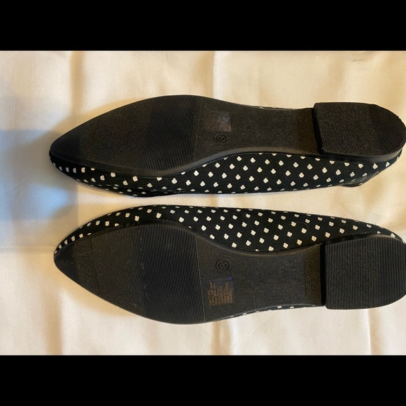 Gap Black and White Flats NWOT - Picture 3 of 3